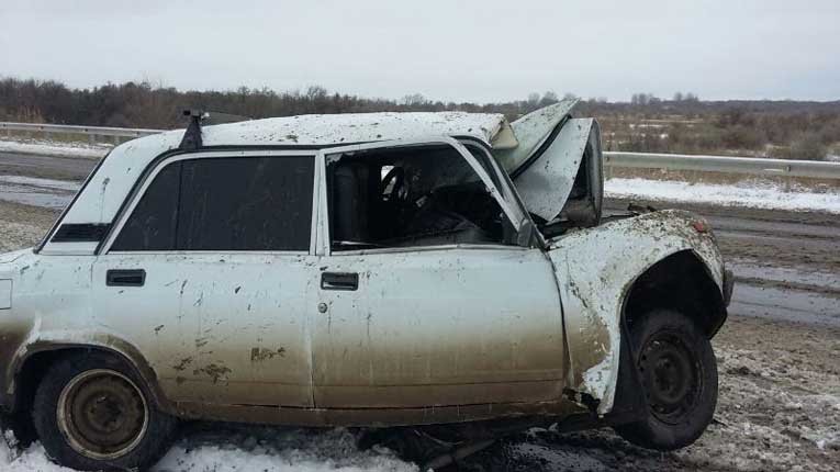 В лобовом ДТП под Астраханью погиб человек В лобовом ДТП под Астраханью погиб человек (1)