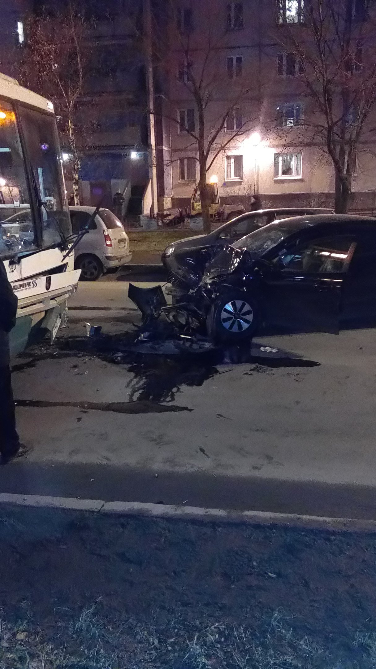 На Камышовой в Петербурге в ДТП попали легковушка и автобус (3)