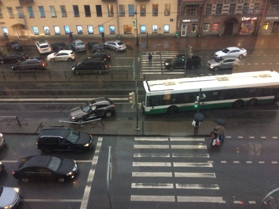 На Лиговском в Петербурге снова случилось ДТП с автобусом На Лиговском в Петербурге снова случилось ДТП с автобусом (1)