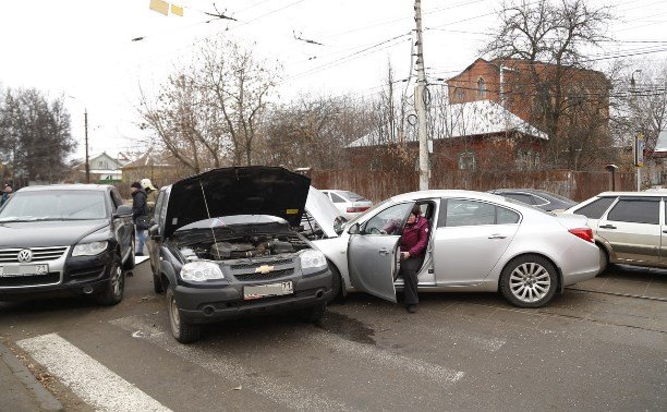 В Туле в тройном ДТП пострадали люди В Туле в тройном ДТП пострадали люди (1)