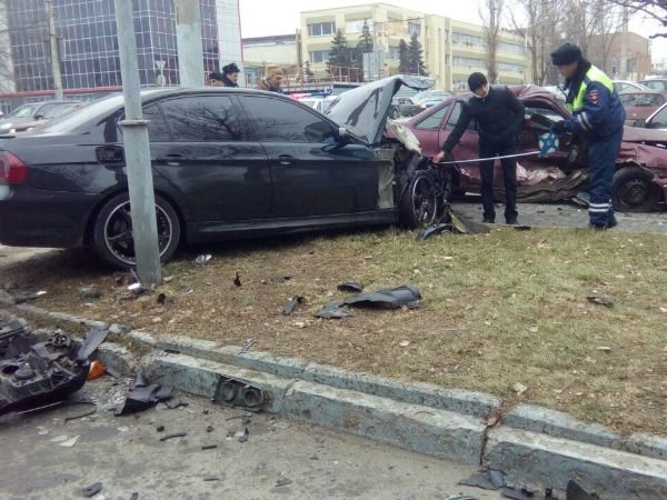 В Ростове в массовом ДТП пострадали два человека В Ростове в массовом ДТП пострадали два человека (1)