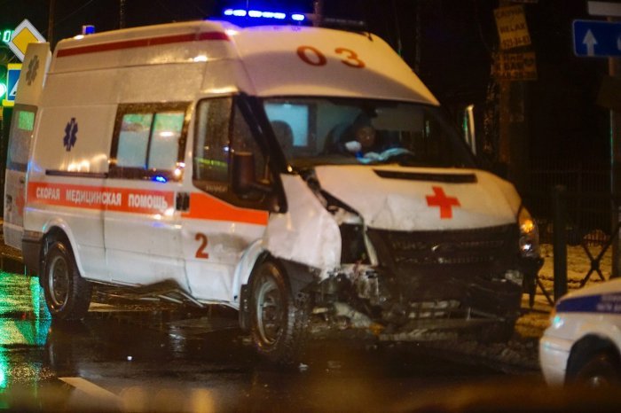 В Петербурге «скорая» попала в ДТП (2)