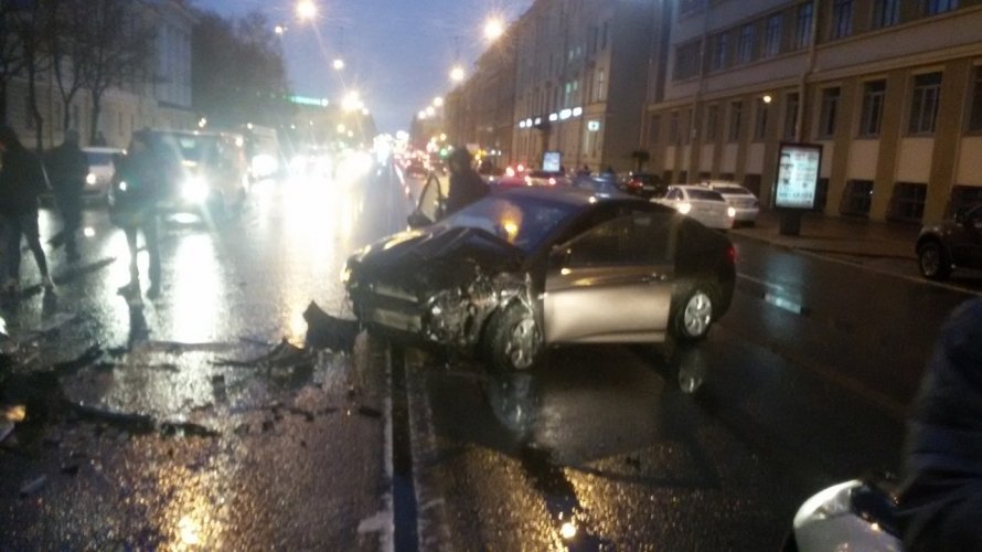 В ДТП на Московском проспекте в Петербурге погиб человек (2)