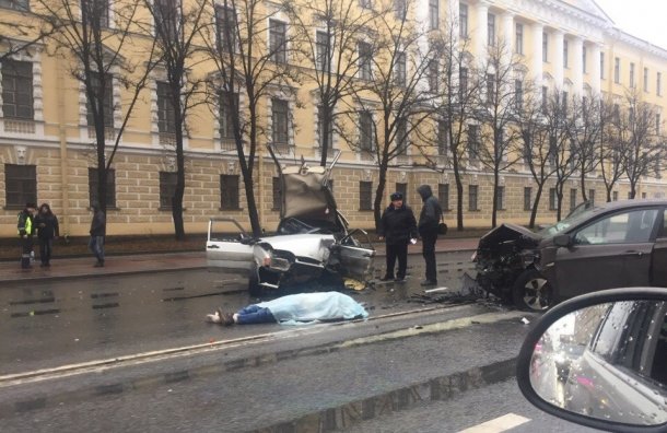 В ДТП на Московском проспекте в Петербурге погиб человек (1)