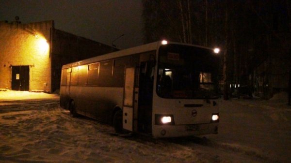 В Екатеринбурге водителя раздавило собственным автобусом В Екатеринбурге водителя раздавило собственным автобусом (3)