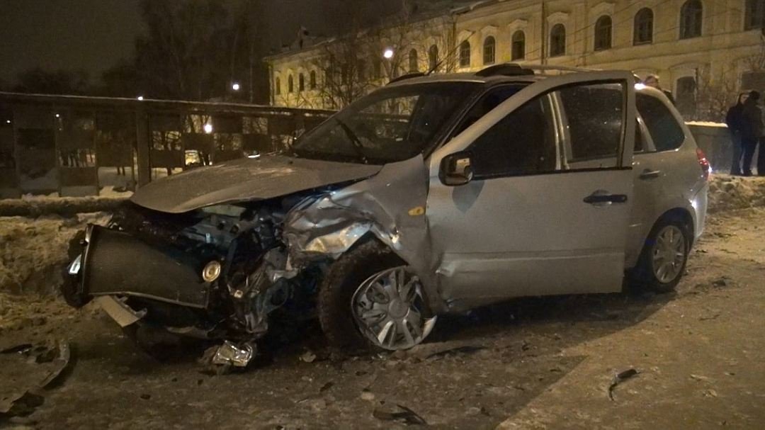 В ДТП на мосту в Вологде погиб молодой водитель ВАЗа (2)