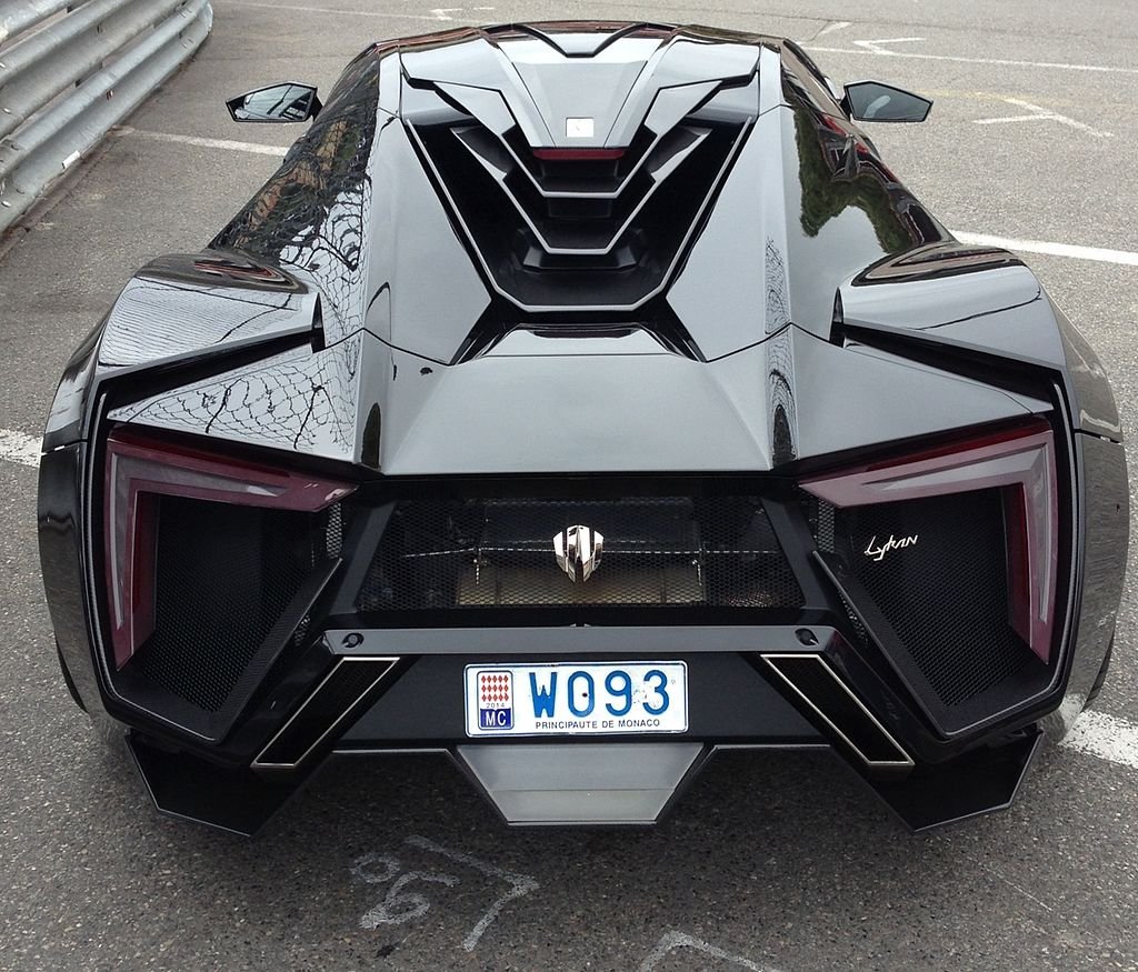 Редчайший гиперкар Lykan HyperSport выставлен на продажу в ОАЭ (2)