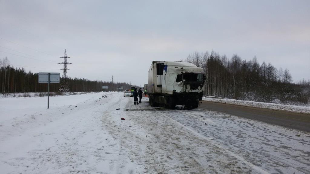 В ДТП с фурой под Вологдой погиб человек В ДТП с фурой под Вологдой погиб человек (2)
