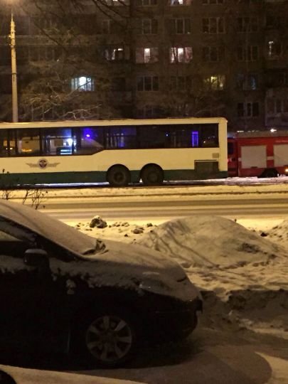 В Петербурге водитель автобуса почувствовал недомогание и спровоцировал ДТП В Петербурге водитель автобуса почувствовал недомогание и спровоцировал ДТП (2)