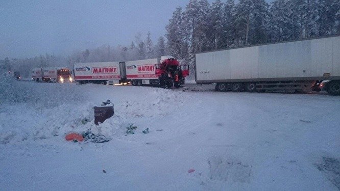 На тюменской трассе в ДТП погиб водитель фуры На тюменской трассе в ДТП погиб водитель фуры (1)