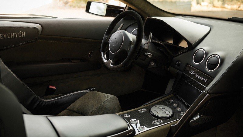 Эксклюзивный суперкар Lamborghini Reventon выставят на торги (2)