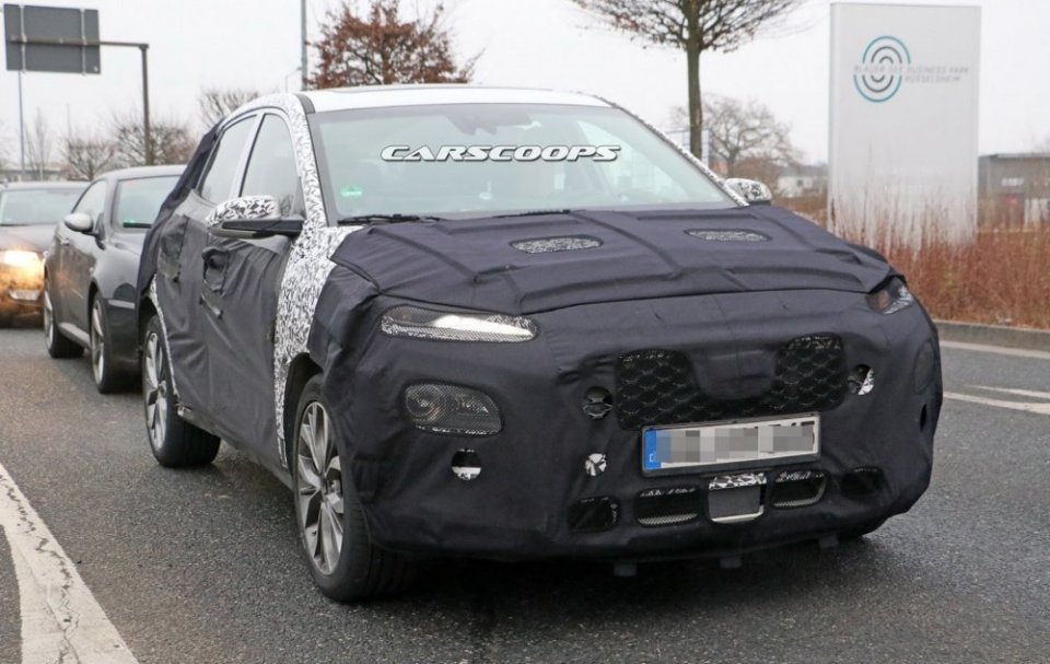 В Сети появились фото нового субкомпактного кроссовера Hyundai (1)