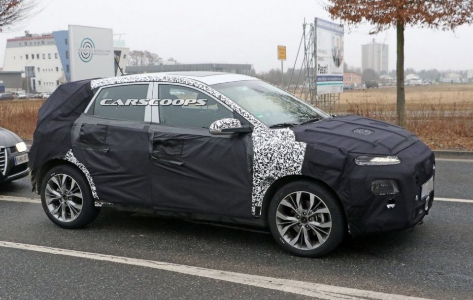 В Сети появились фото нового субкомпактного кроссовера Hyundai (4)