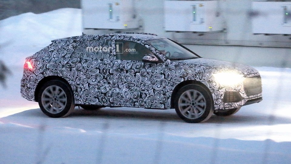 Новый Audi Q8 впервые замечен в серийном кузове Новый Audi Q8 впервые замечен в серийном кузове (3)