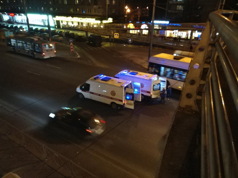 «Скорая» попала в ДТП на проспекте Славы в Петербурге (2)
