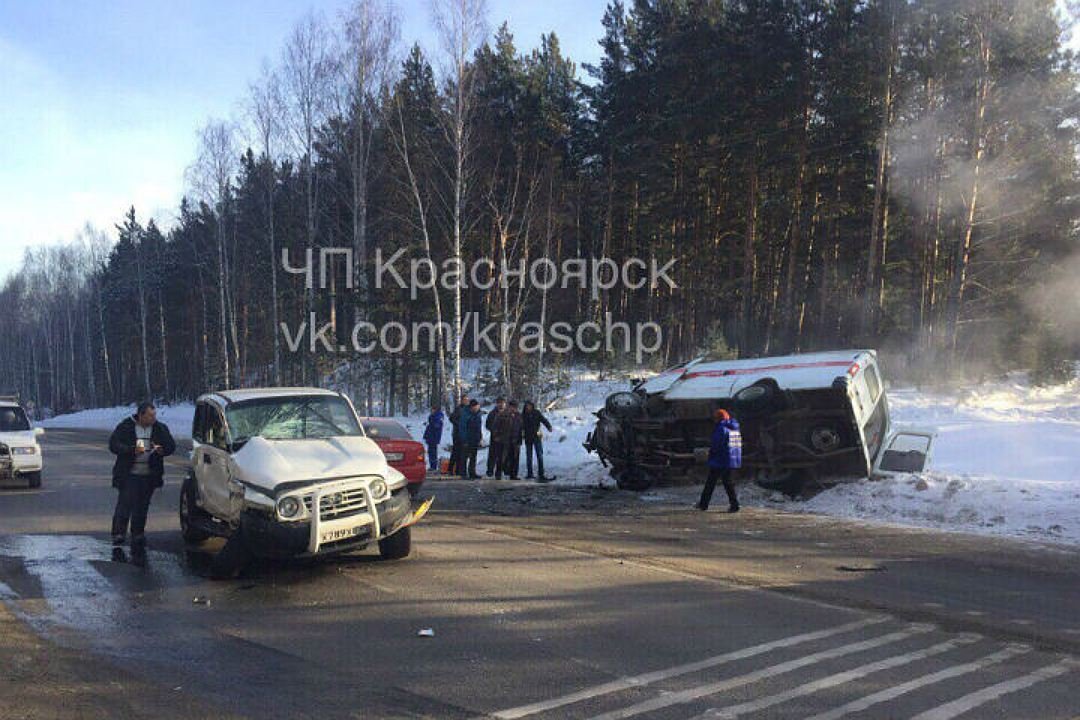 Под Красноярском «скорая помощь» попала в ДТП (2)