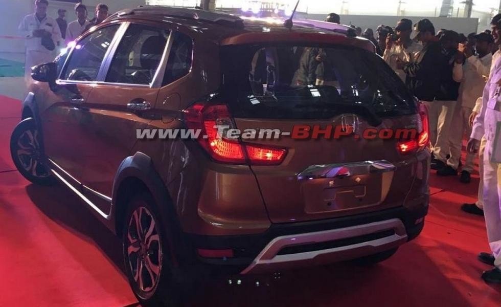 В Сети появились фото серийного кроссовера Honda WR-V (4)