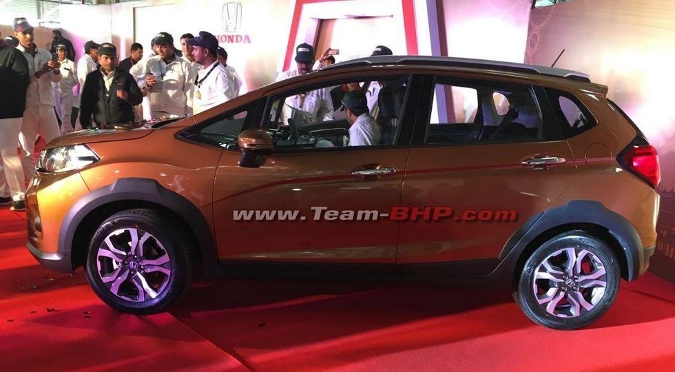 В Сети появились фото серийного кроссовера Honda WR-V (2)