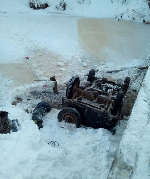 В Лысковском районе машина упала в реку погиб мальчик (4)