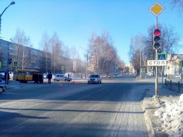 В Лесном иномарка сбила школьника на тротуаре (4)