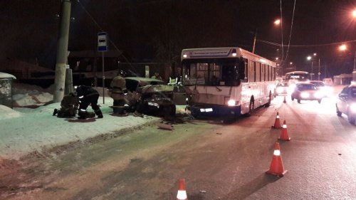 В Омске в ДТП с автобусом погибла женщина (5).jpg