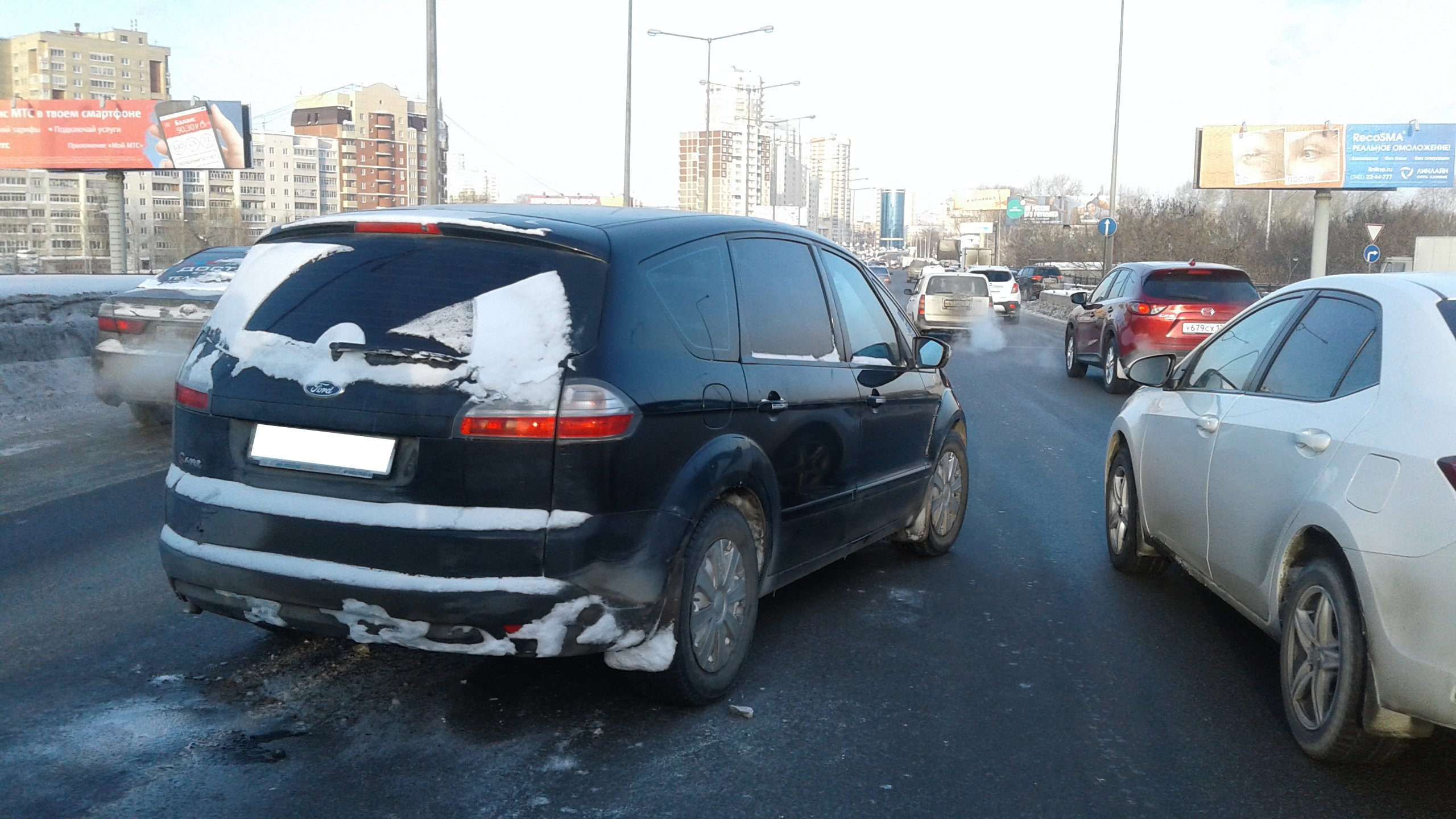 В Екатеринбурге водитель умер за рулем и спровоцировал ДТП (1).jpg