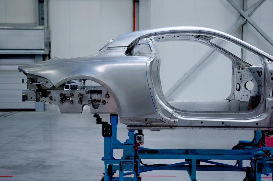 В Renault показали деталь интерьера нового спорткара Alpine A120 (4).jpg