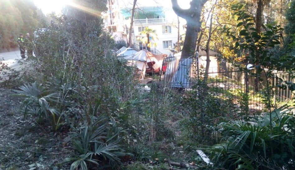 В Сочи погиб водитель перевернувшейся «копейки» В Сочи погиб водитель перевернувшейся «копейки» (2).jpg