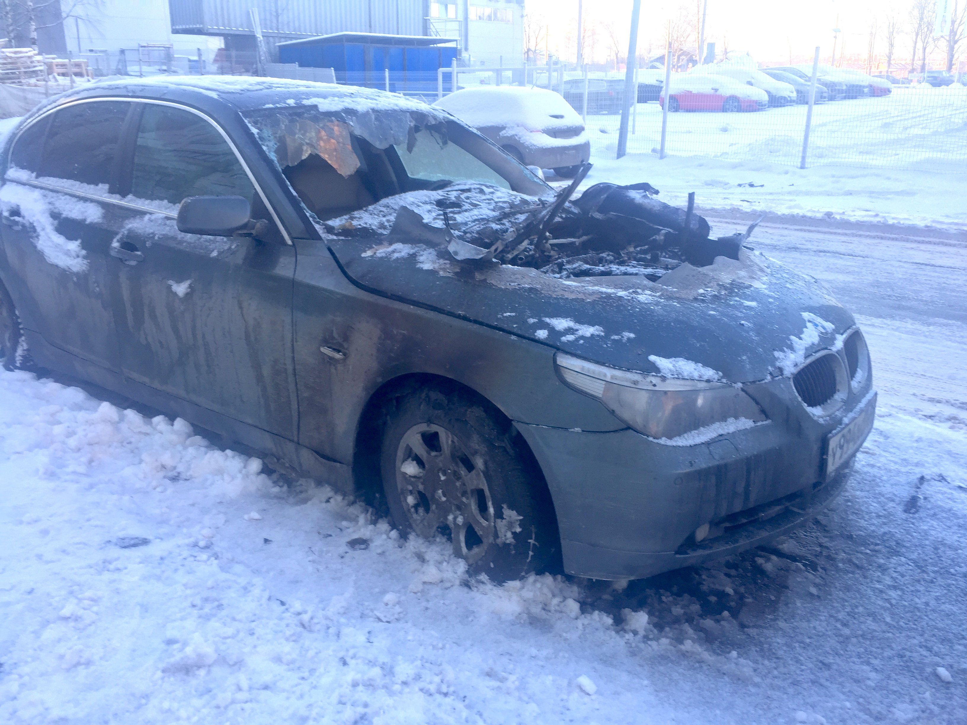 BMW cгорел в Выборгсокм районе Петербурга