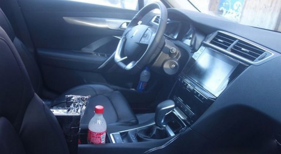 Обновленный седан DS 5LS проходит тесты в Китае (3).jpg