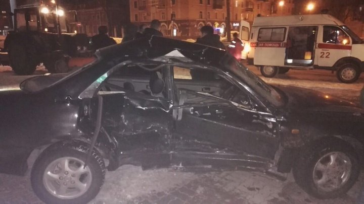 В ночном ДТП в Барнауле пострадал человек В ночном ДТП в Барнауле пострадал человек (2).jpg