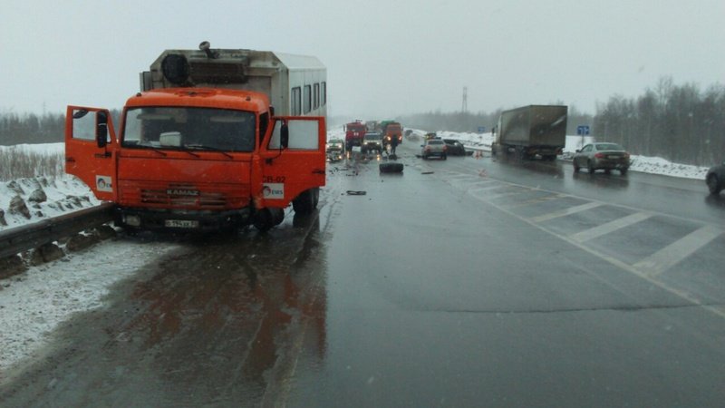 В ДТП с КамАЗом на трассе Нефтеюганск – Сургут погиб человек В ДТП с КамАЗом на трассе Нефтеюганск – Сургут погиб человек (5).jpg