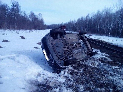 В Павлове тепловоз протаранил иномарку (4).jpg