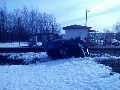 В Павлове тепловоз протаранил иномарку (1).jpg