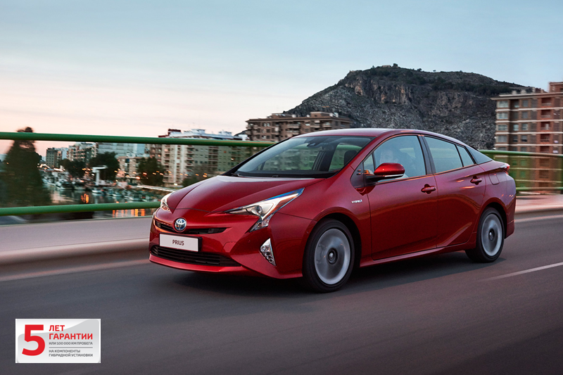 Начались продажи новой Toyota Prius в России (2).png