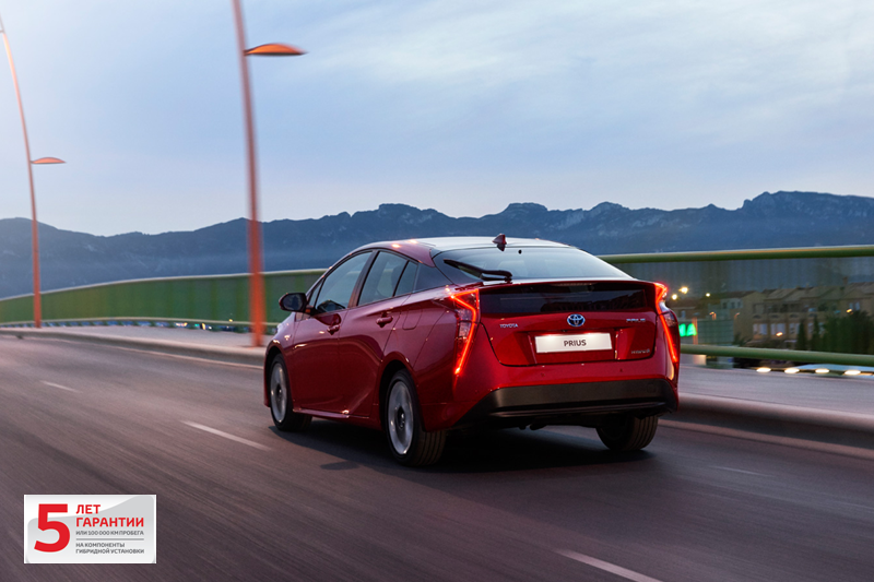 Начались продажи новой Toyota Prius в России (1).png
