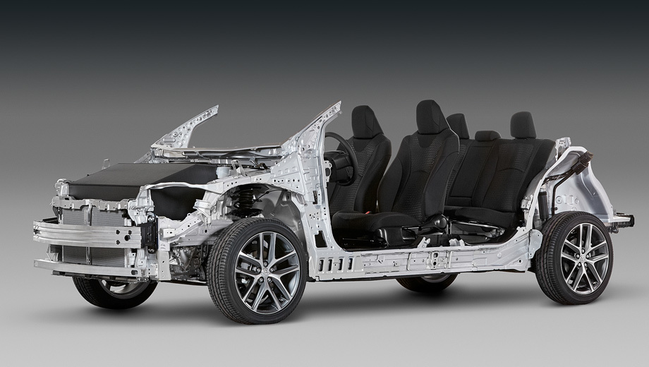 Начались продажи новой Toyota Prius в России (3).png