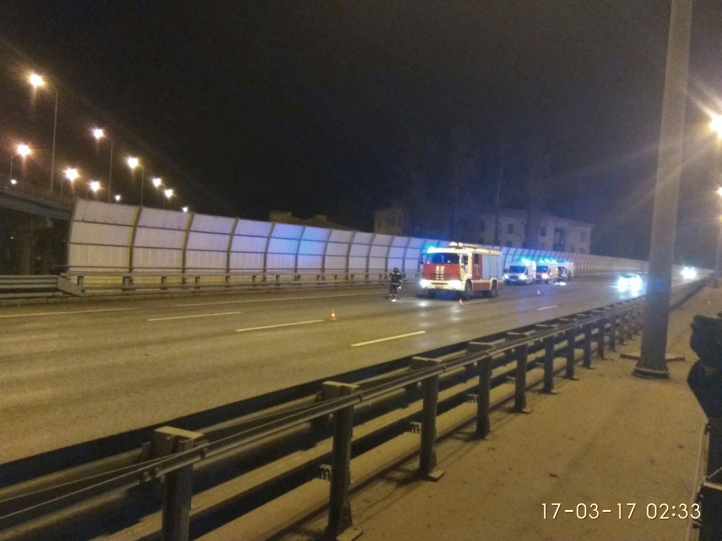 В Петербурге на КАД насмерть сбили человека (1).jpg