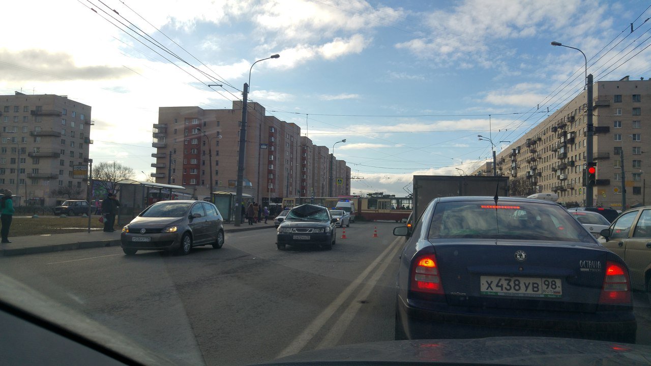 В Петербурге пьяный водитель Saab сбил двух пешеходов (2).jpg