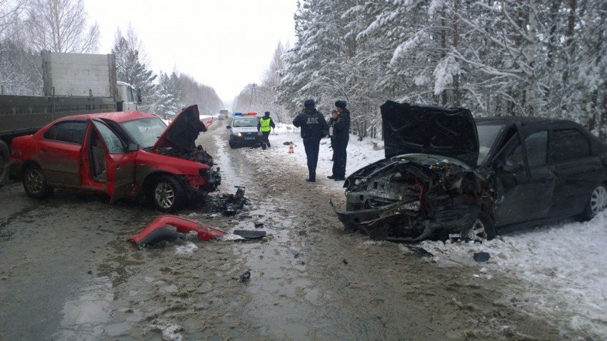 В ДТП под Асбестом пострадали четыре человека В ДТП под Асбестом пострадали четыре человека (2).jpg