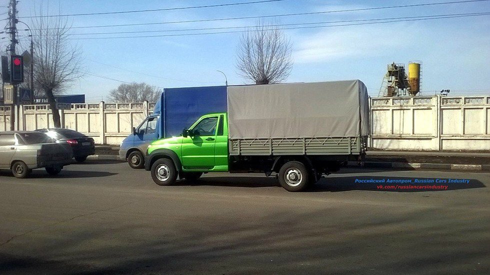 Новый фургон УАЗ «Карго» был замечен на тестах (2).jpg