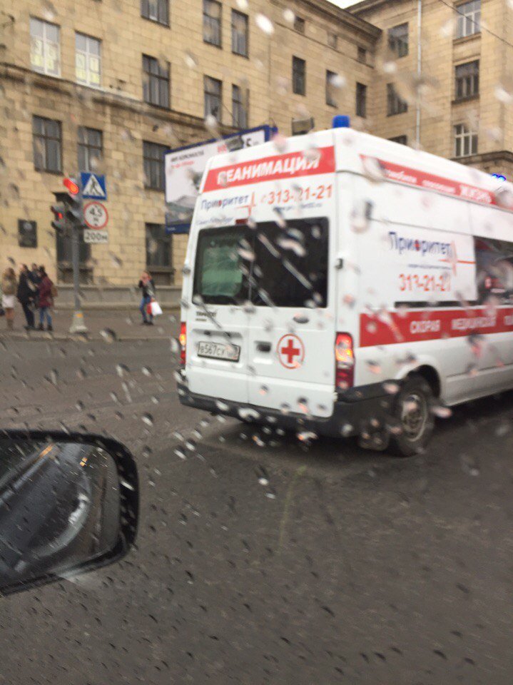 В Петербурге в ДТП попала «скорая помощь» (3).jpg