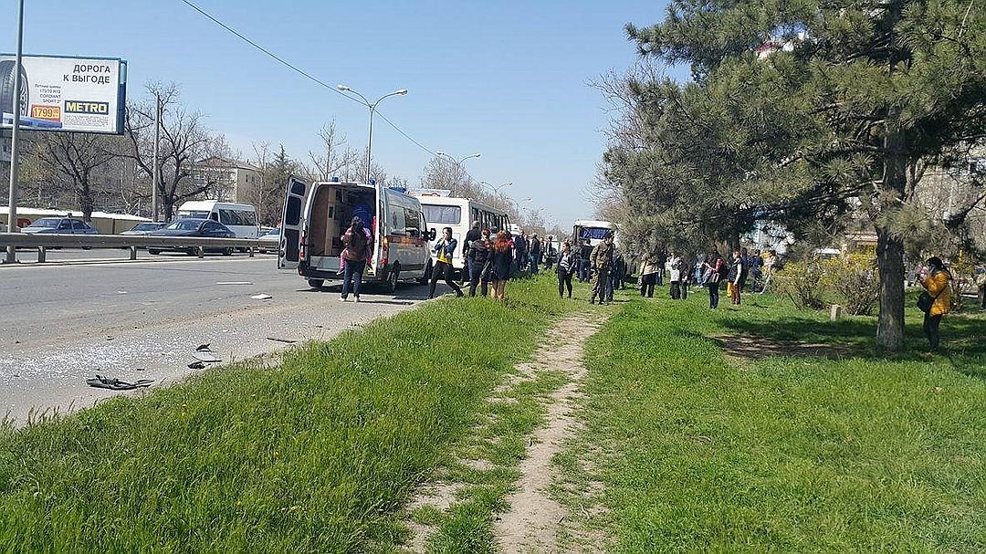 В Крыму в ДТП с двумя автобусами пострадали более 10 человек (1).jpg
