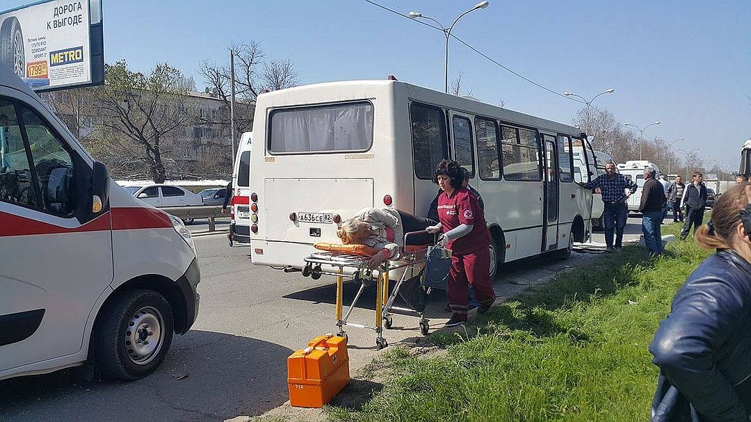 В Крыму в ДТП с двумя автобусами пострадали более 10 человек (2).jpg