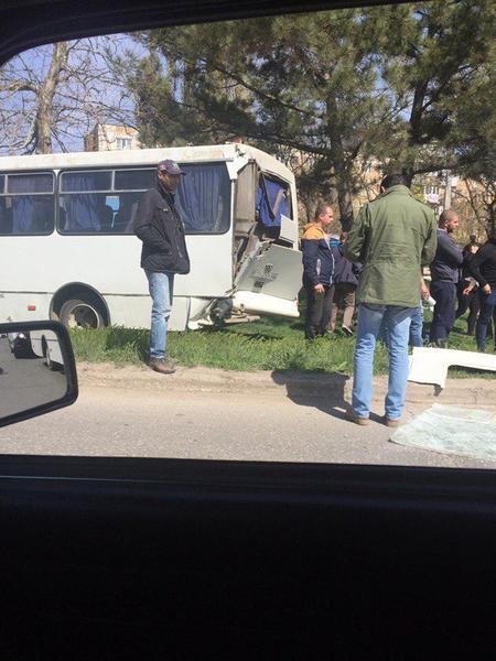 В Крыму в ДТП с двумя автобусами пострадали более 10 человек (8).jpg