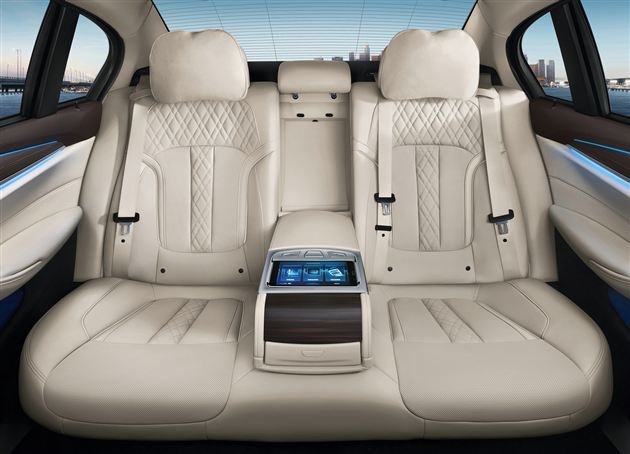 В Сети появились официальные фотографии удлиненного седана BMW 5-Series Li (2).jpg
