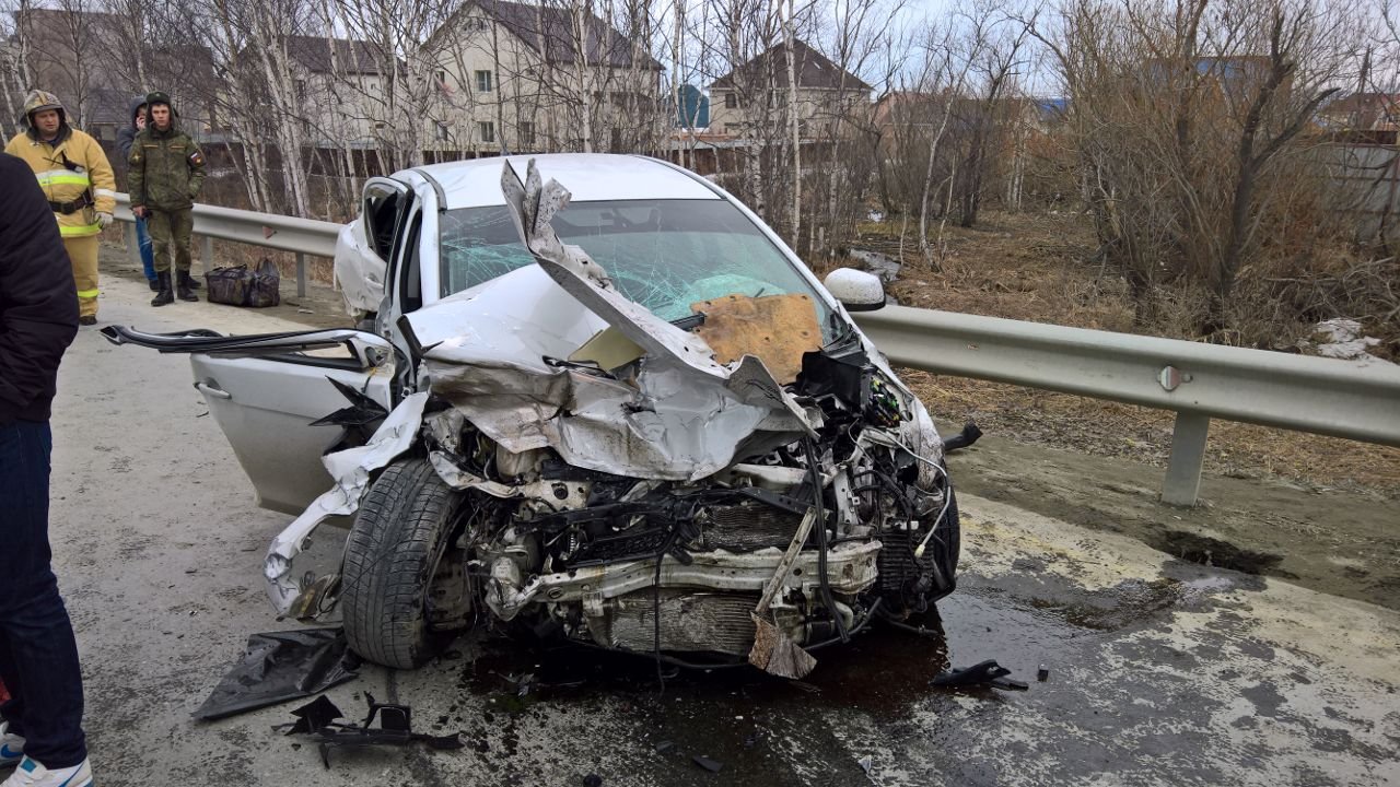 Два человека погибло в результате ДТП с участием трех автомобилей, случившегося сегодня, 8 апреля, на проспекте Мира в Южно-Сахалинске