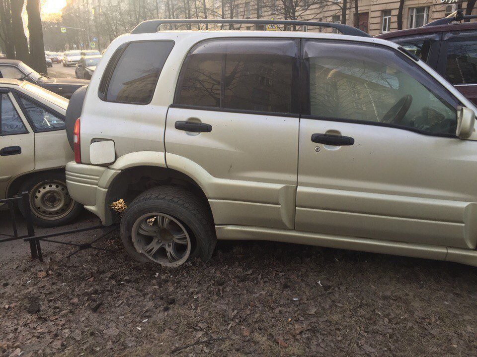 Массовое ДТП в Петербурге: водителю Toyota Land Cruiser стало плохо за рулем водителю Toyota Land Cruiser стало плохо за рулем