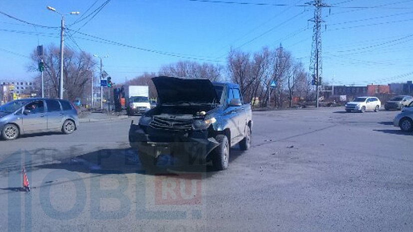 «Скорая помощь», спешившая на вызов, перевернулась в результате ДТП в Челябинске «Скорая помощь», спешившая на вызов, перевернулась в результате ДТП в Челябинске
