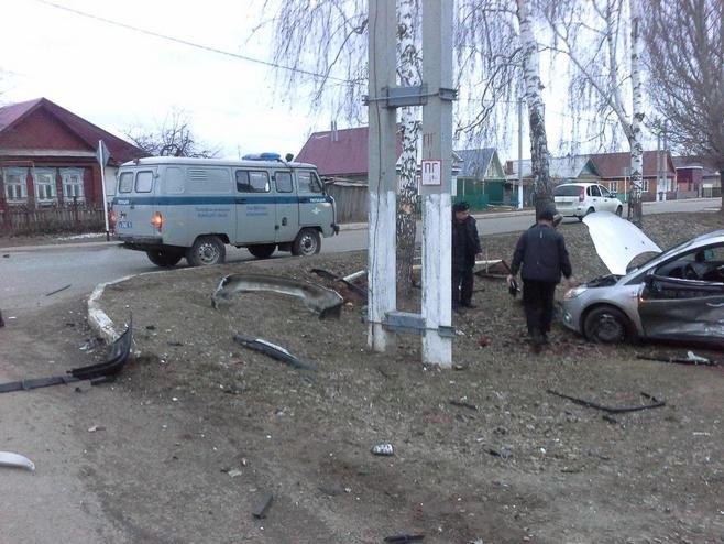 В Болгаре случилось ДТП возле пожарной части, что спасло потерпевших